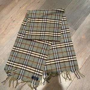 Burberry London 200% cashmere like new scarf